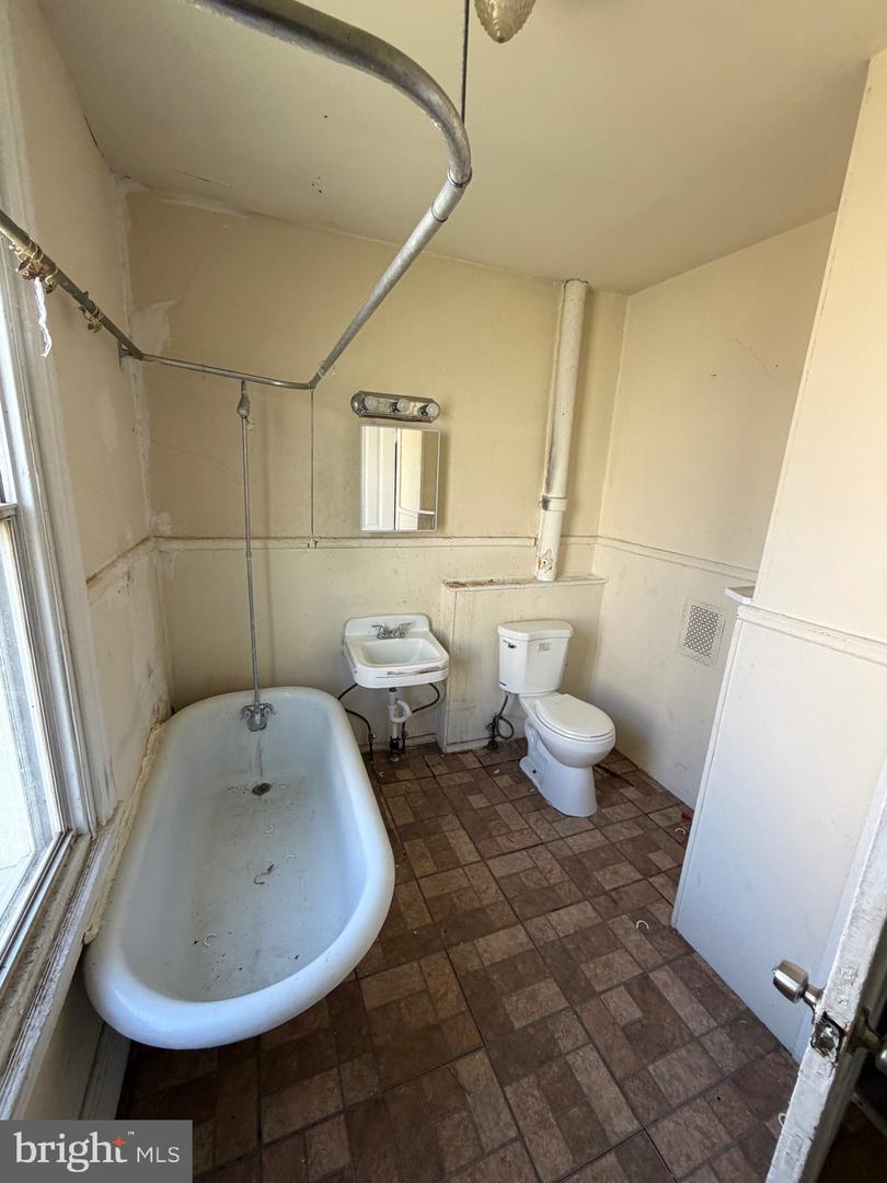 2230 N Cleveland St Property Photo 6