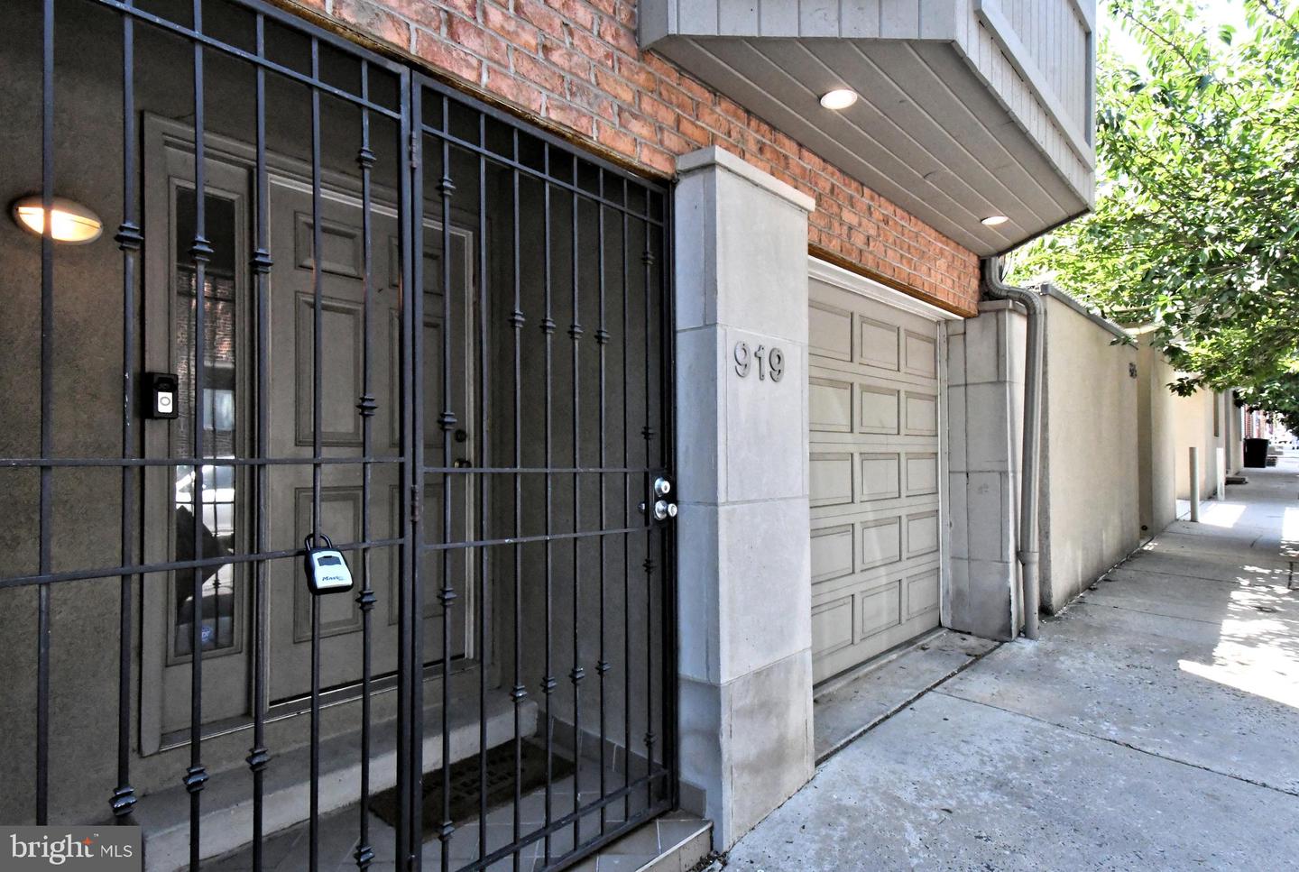 919 N American St Property Photo 3