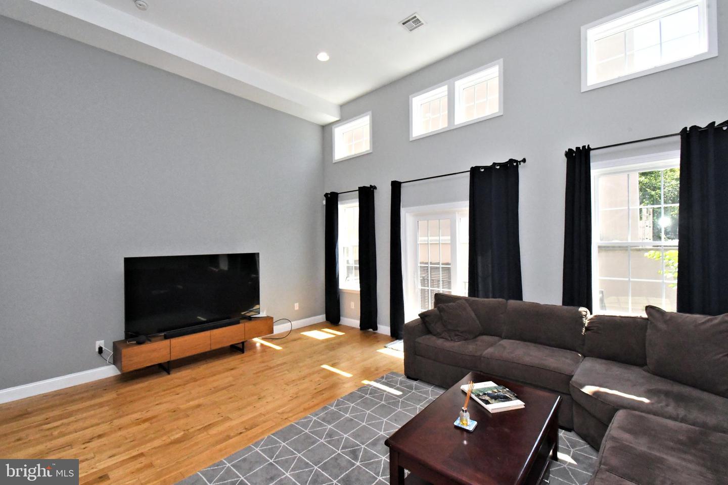 919 N American St Property Photo 8