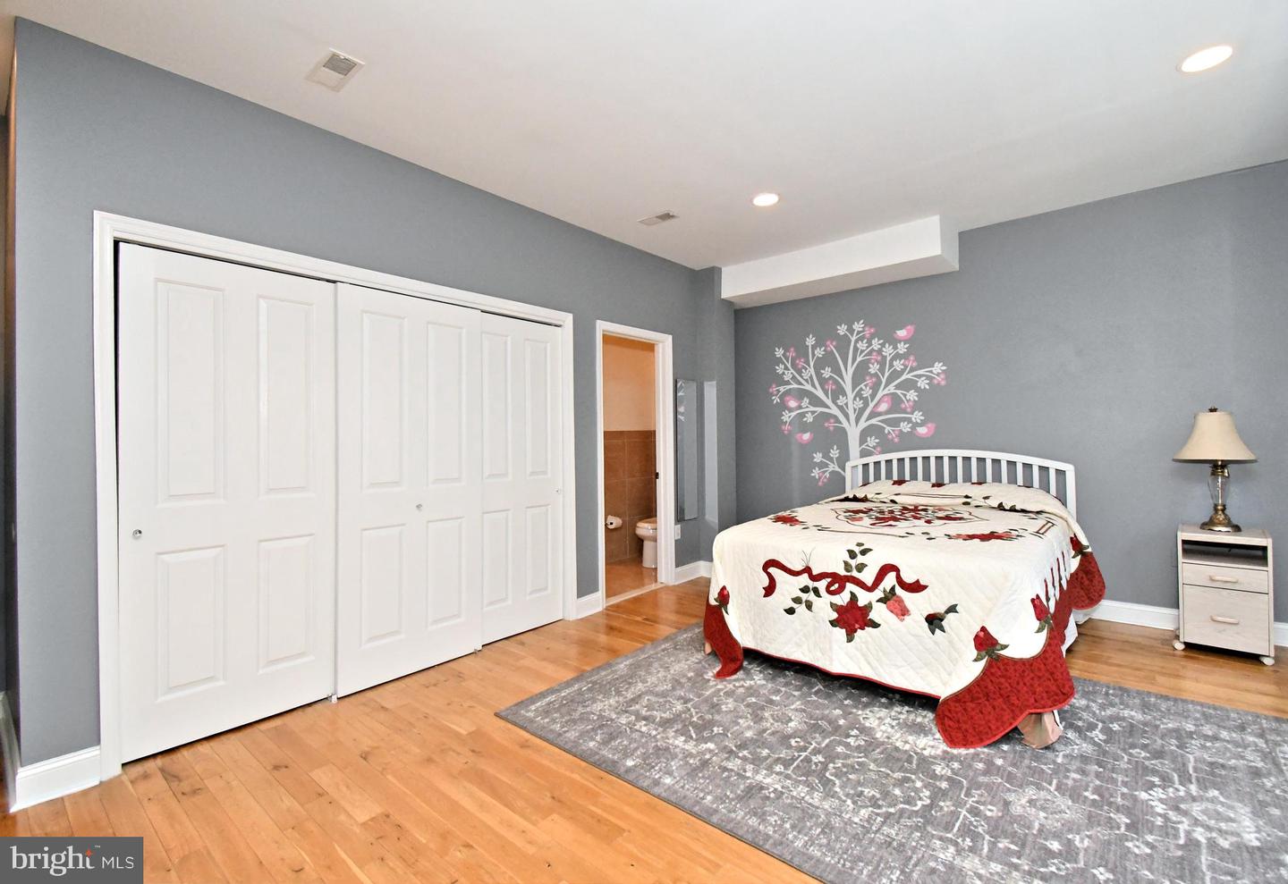 919 N American St Property Photo 33