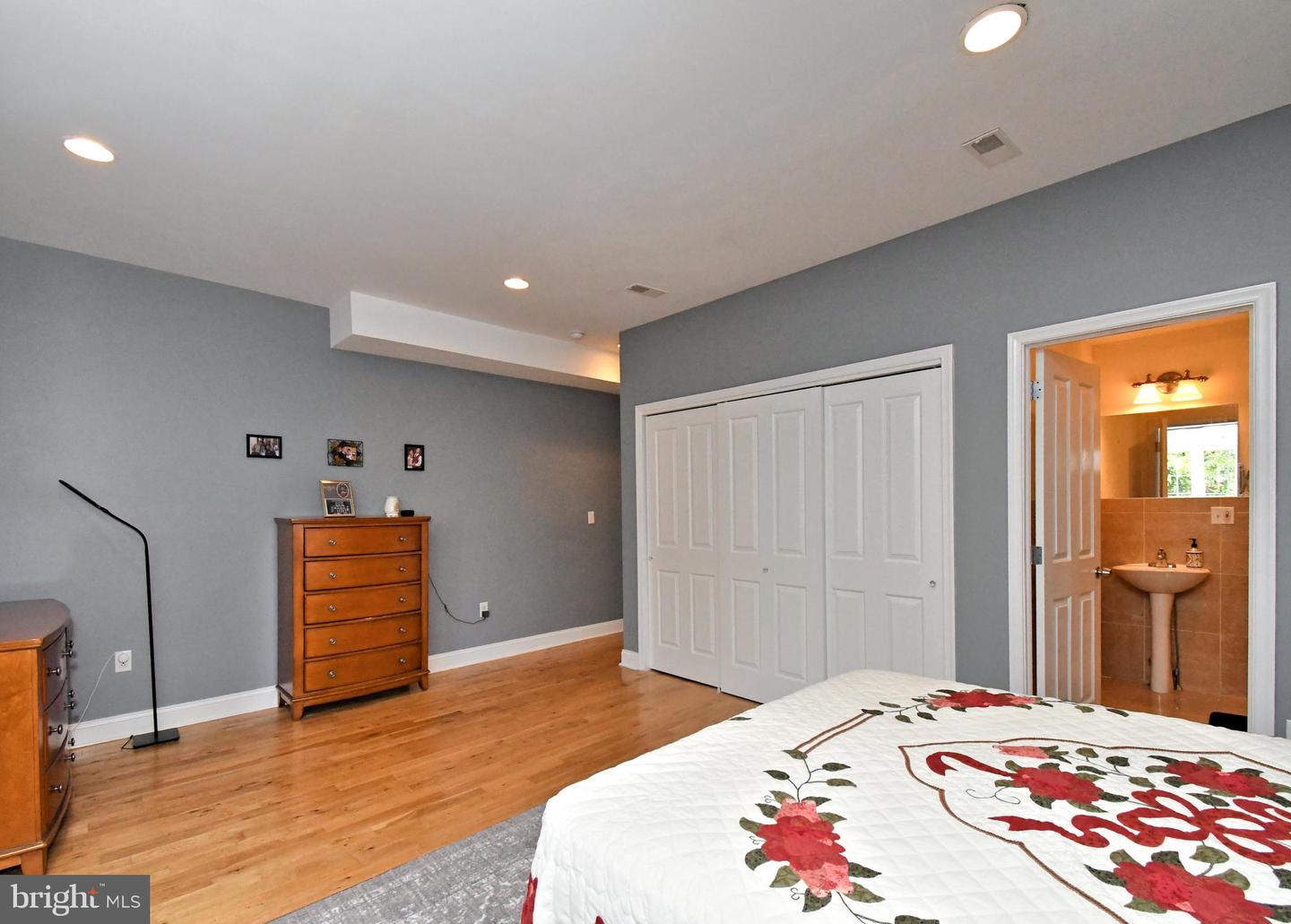 919 N American St Property Photo 35