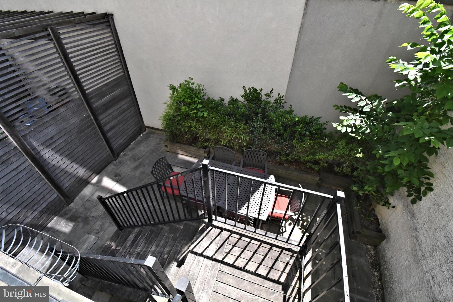 919 N American St Property Photo 61