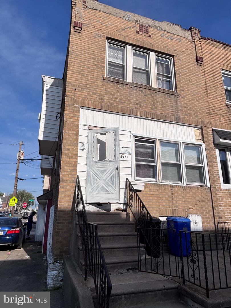 5961 N Leithgow St Property Photo 2