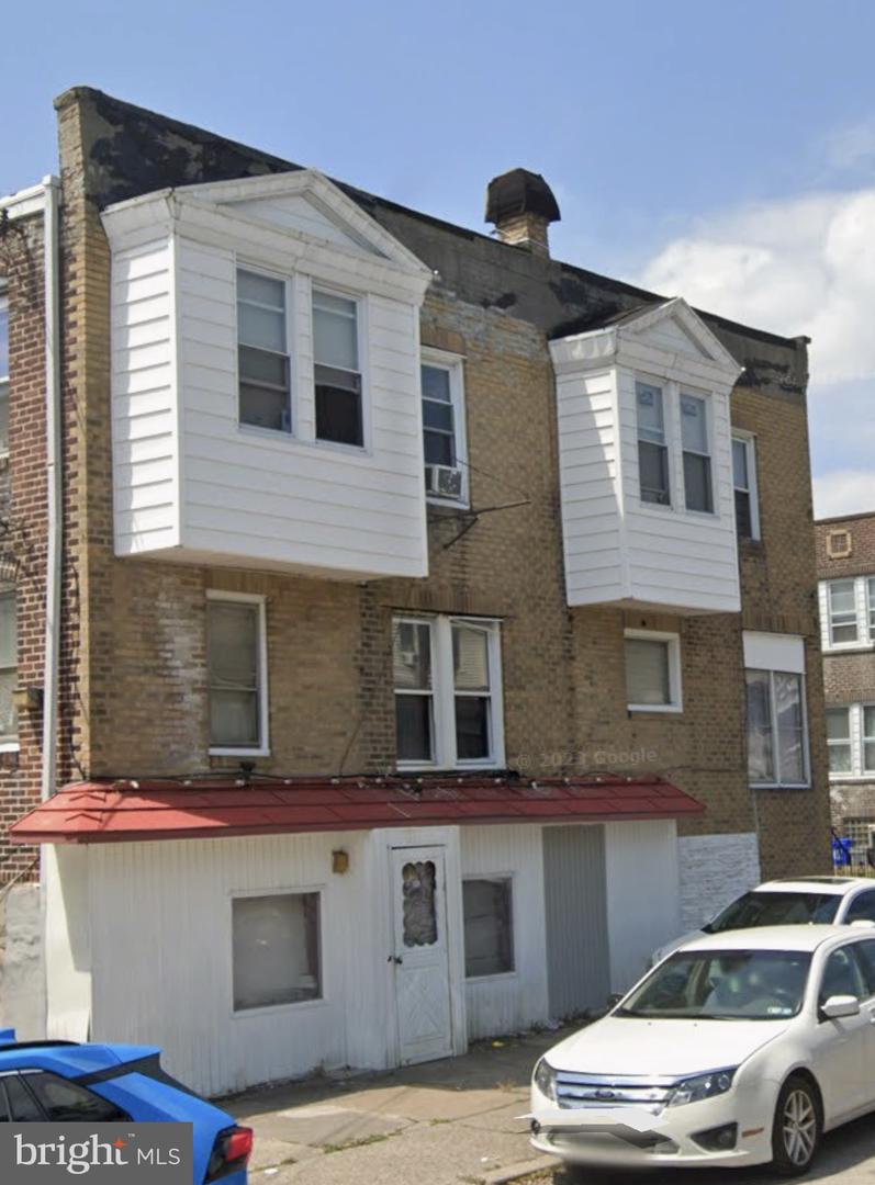 5961 N Leithgow St Property Photo 3
