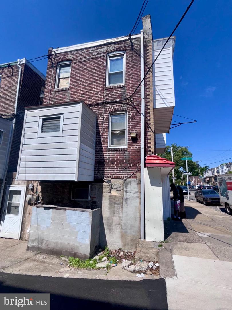 5961 N Leithgow St Property Photo 4