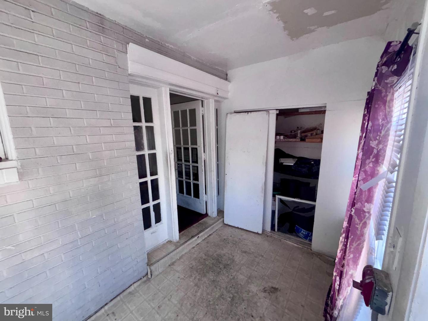 5961 N Leithgow St Property Photo 6