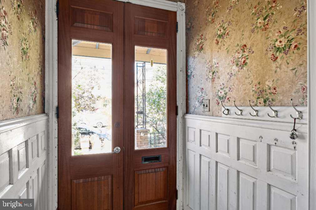 4818 Warrington Ave Property Photo 8