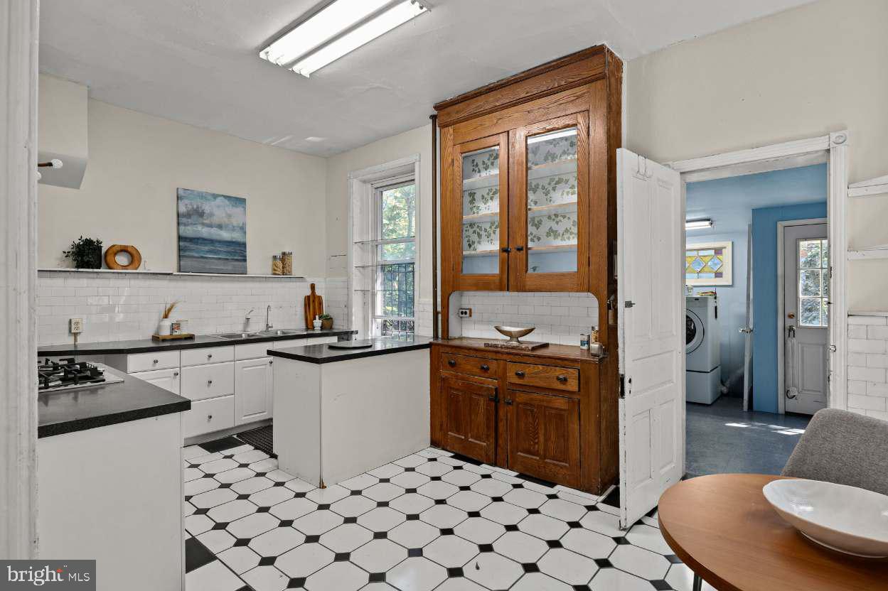 4818 Warrington Ave Property Photo 23