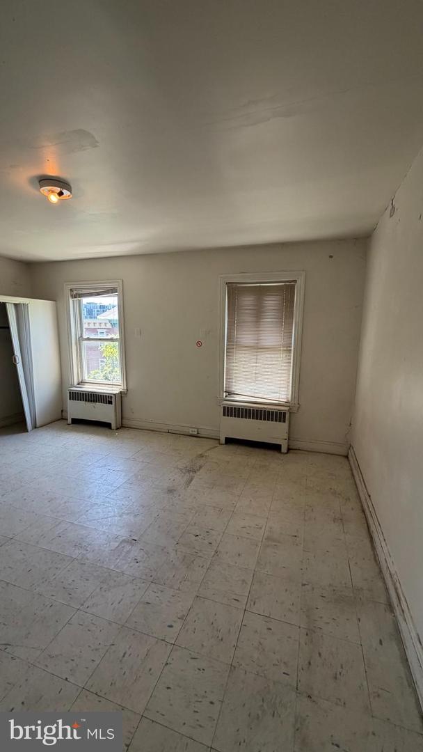 1517-17 Christian St Property Photo 11