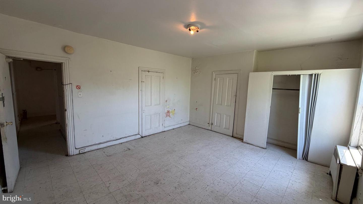 1517-17 Christian St Property Photo 14
