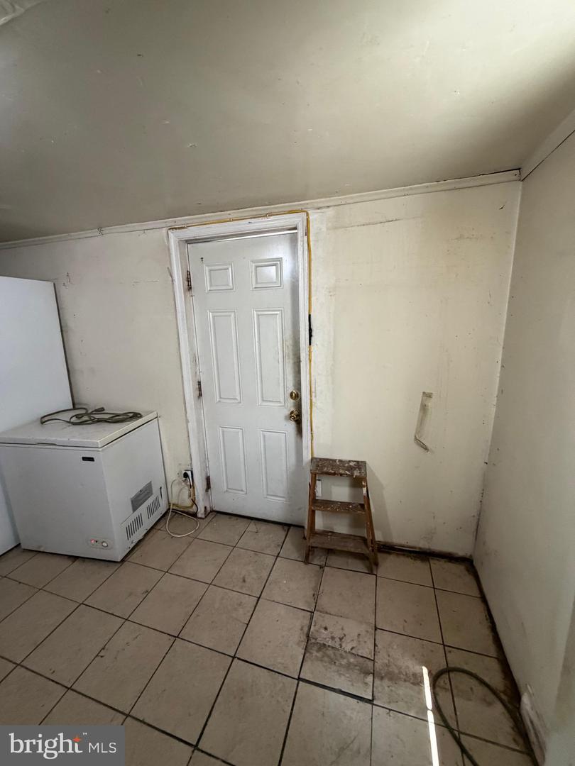 1517-17 Christian St Property Photo 24