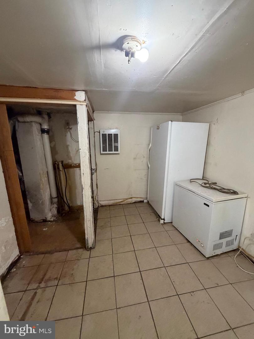 1517-17 Christian St Property Photo 25
