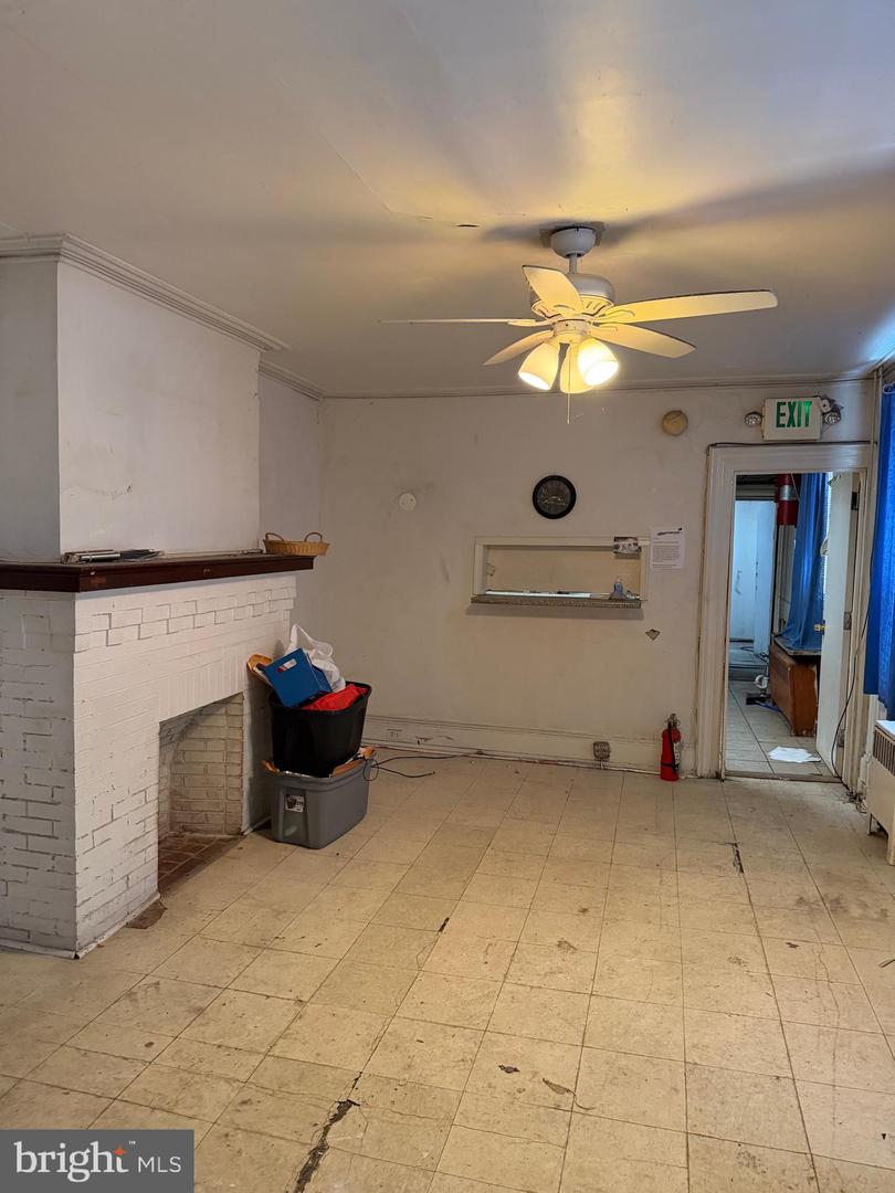 1517-17 Christian St Property Photo 28