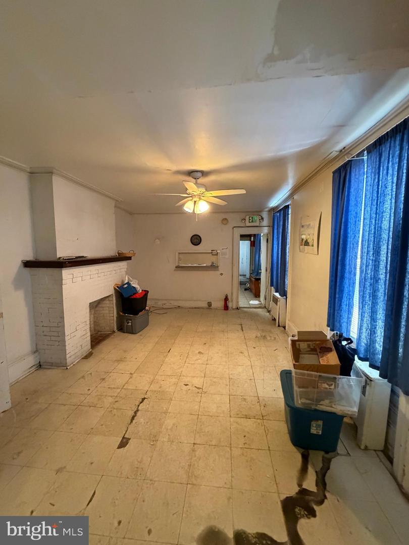 1517-17 Christian St Property Photo 29