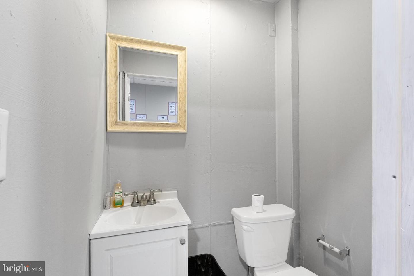 2100 S Lambert St Property Photo 5