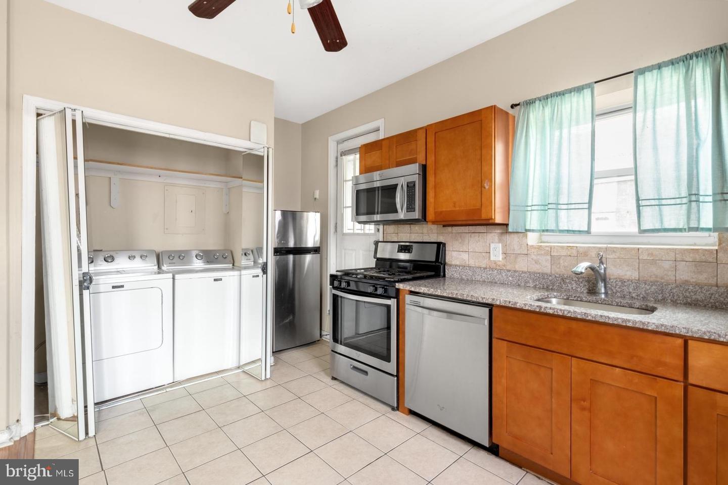 2100 S Lambert St Property Photo 14