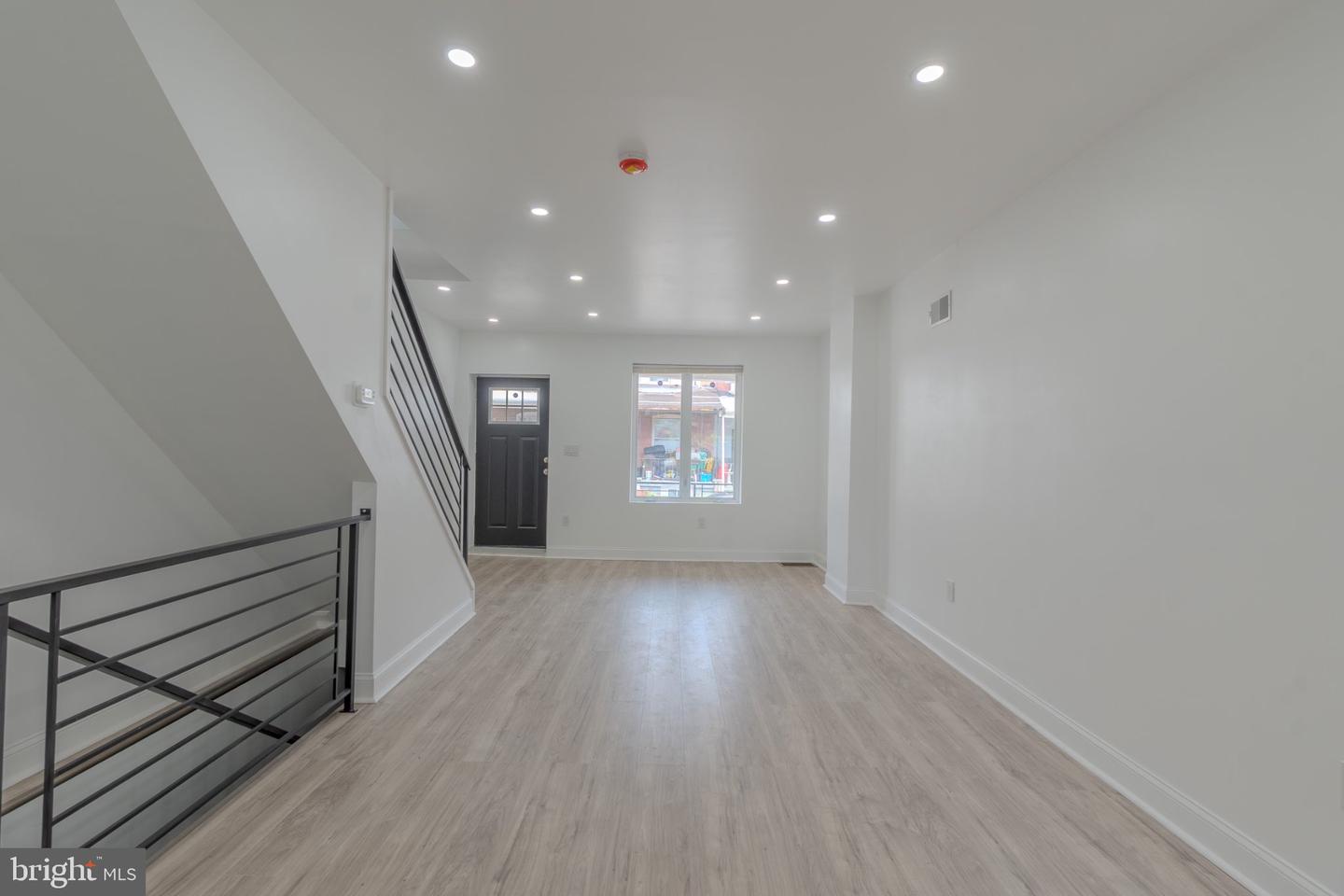 5542 Pemberton St Property Photo 6