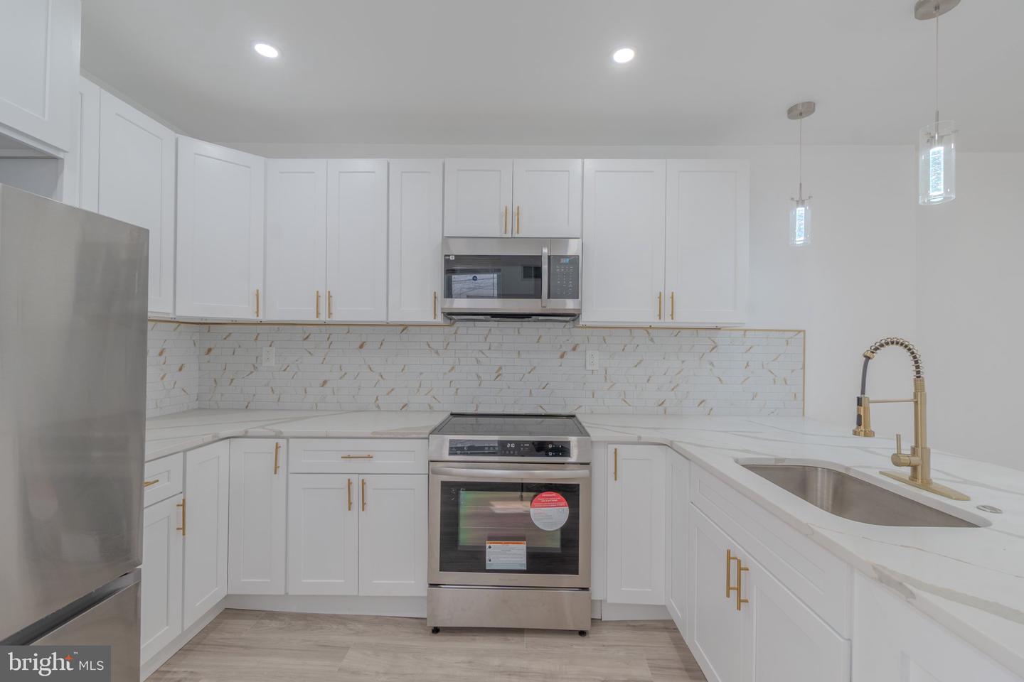 5542 Pemberton St Property Photo 10