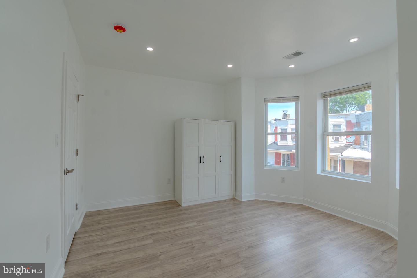 5542 Pemberton St Property Photo 17