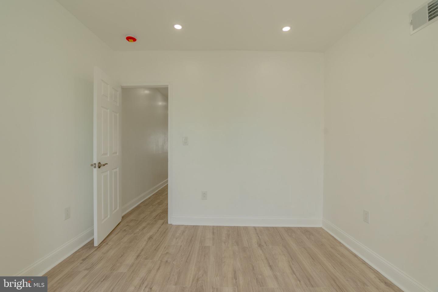5542 Pemberton St Property Photo 23