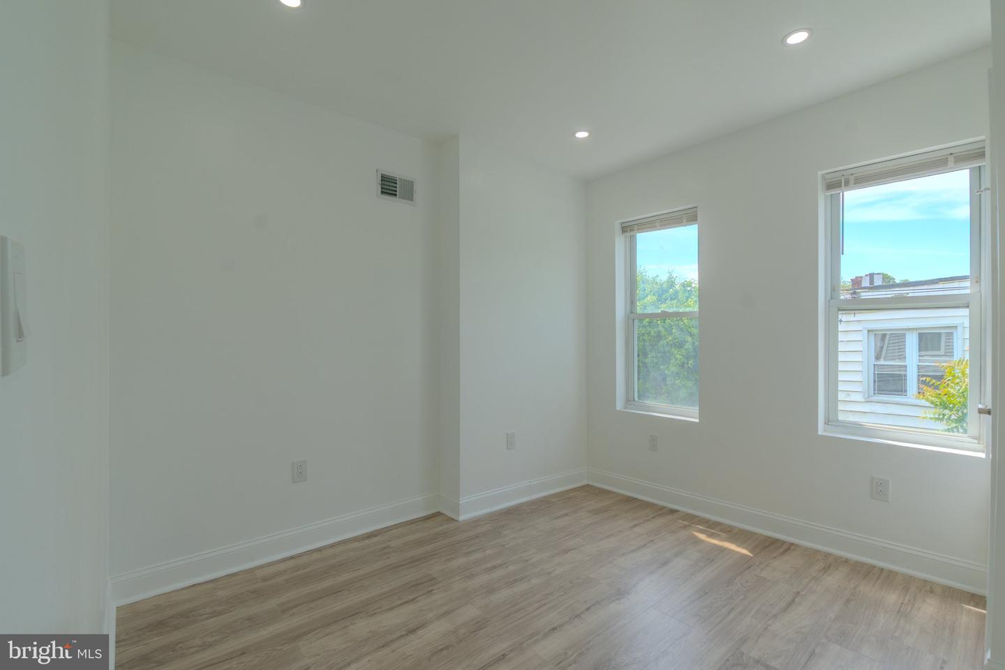 5542 Pemberton St Property Photo 26