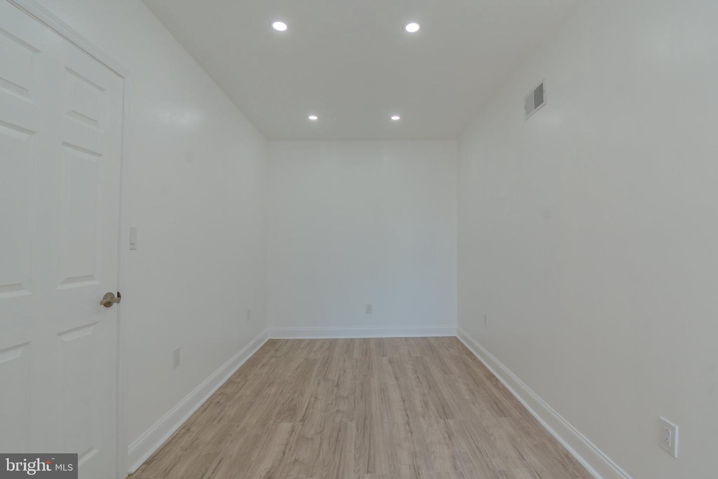 5542 Pemberton St Property Photo 28