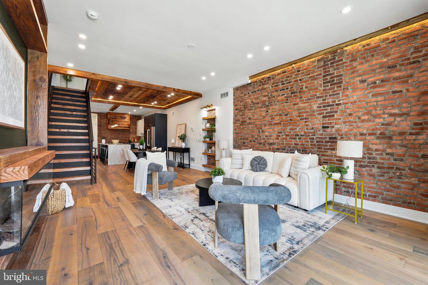 2506-8 E York St Property Photo 5