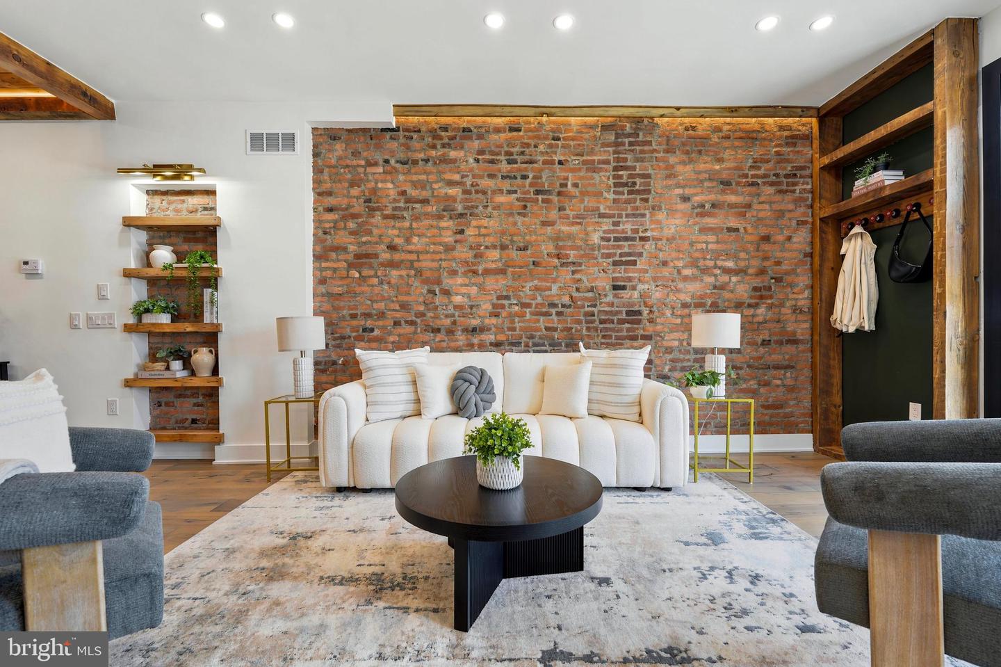 2506-8 E York St Property Photo 6