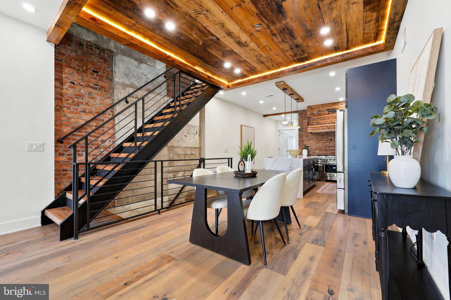 2506-8 E York St Property Photo 10