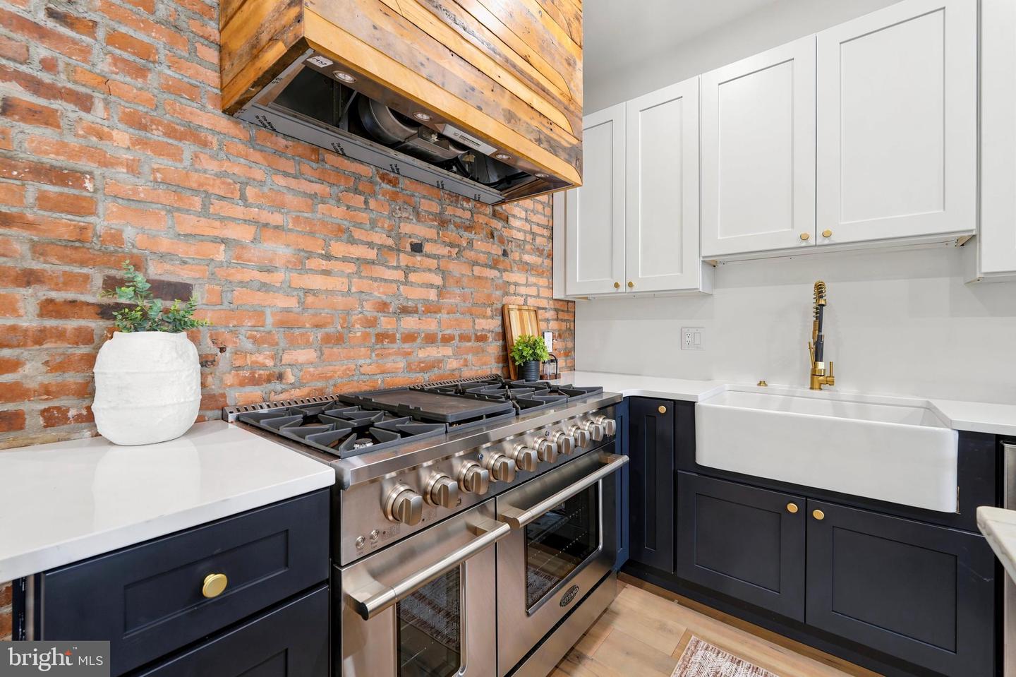 2506-8 E York St Property Photo 14