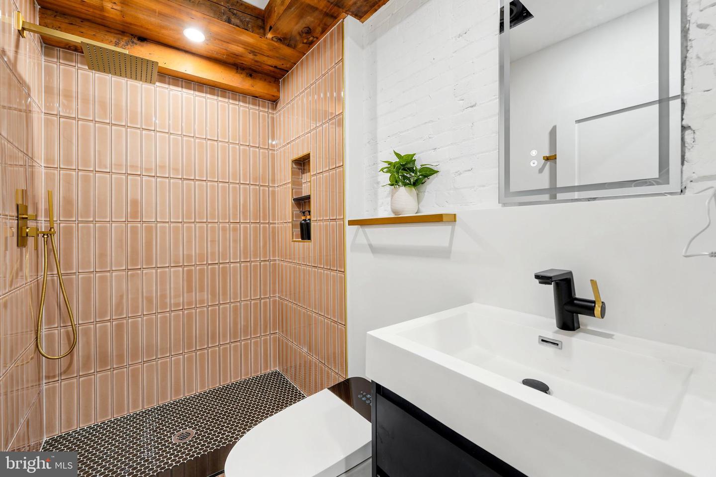 2506-8 E York St Property Photo 15