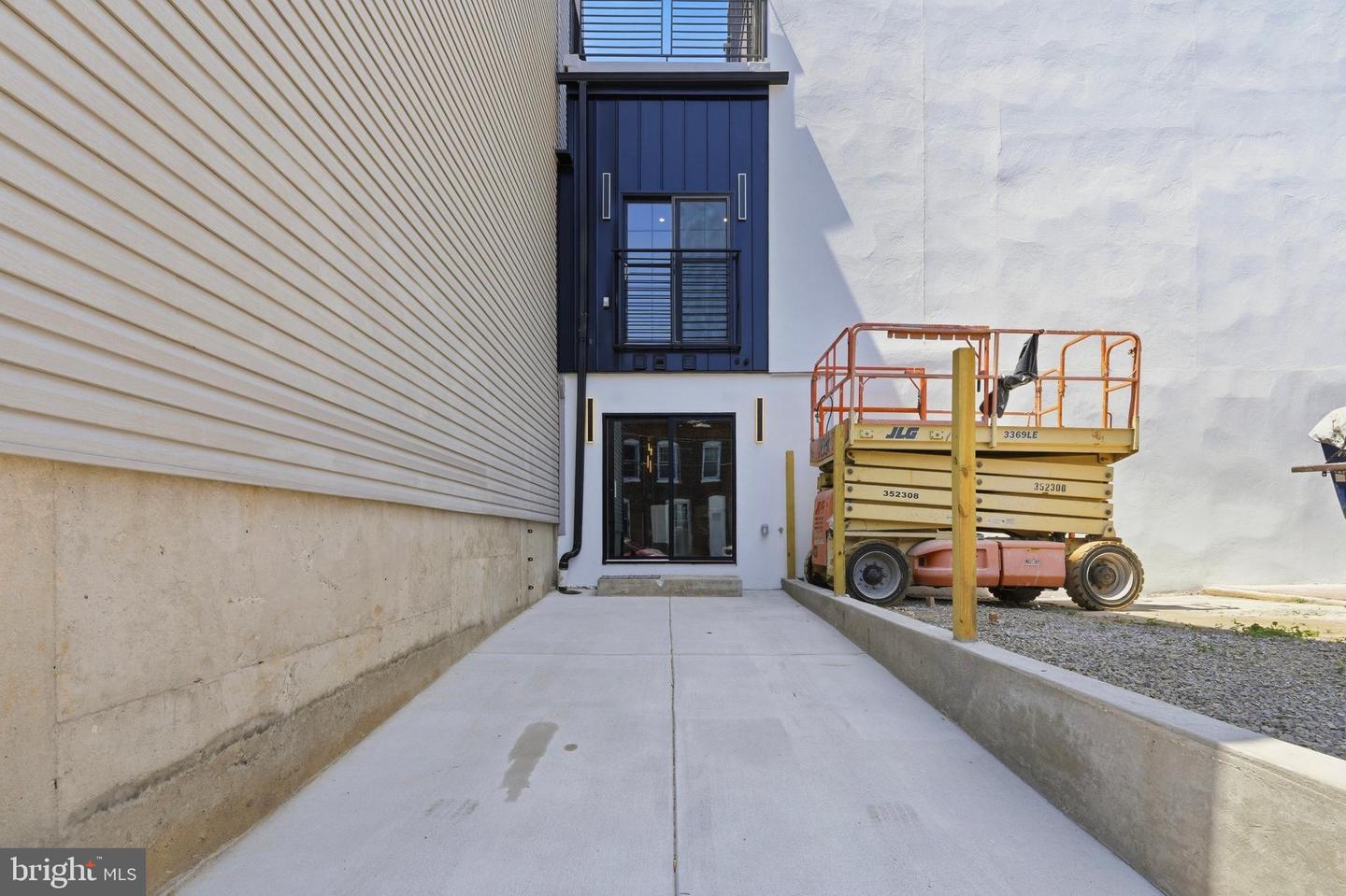 2506-8 E York St Property Photo 44