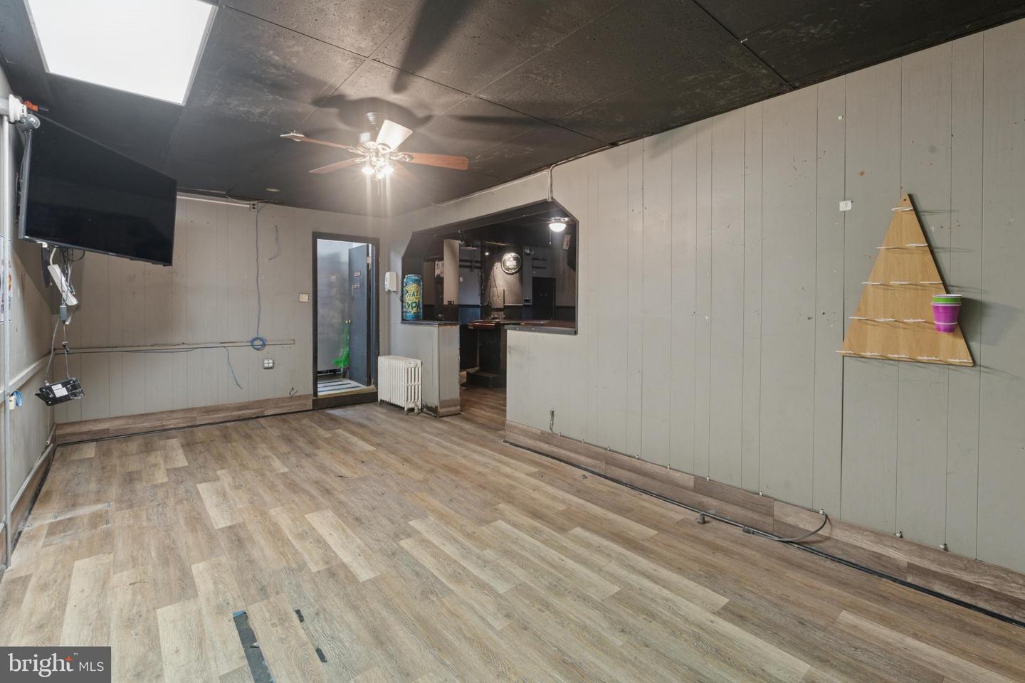 4742 Richmond St Property Photo 10