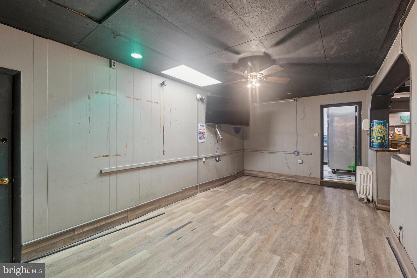 4742 Richmond St Property Photo 11