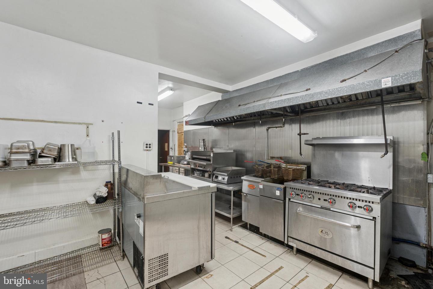 4742 Richmond St Property Photo 14