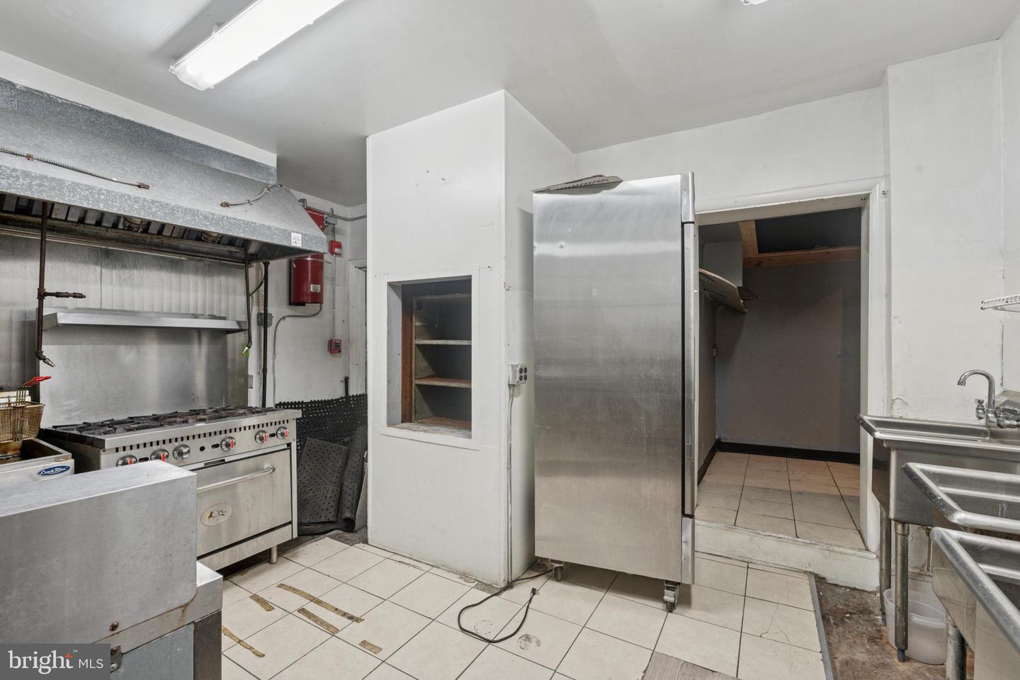 4742 Richmond St Property Photo 15