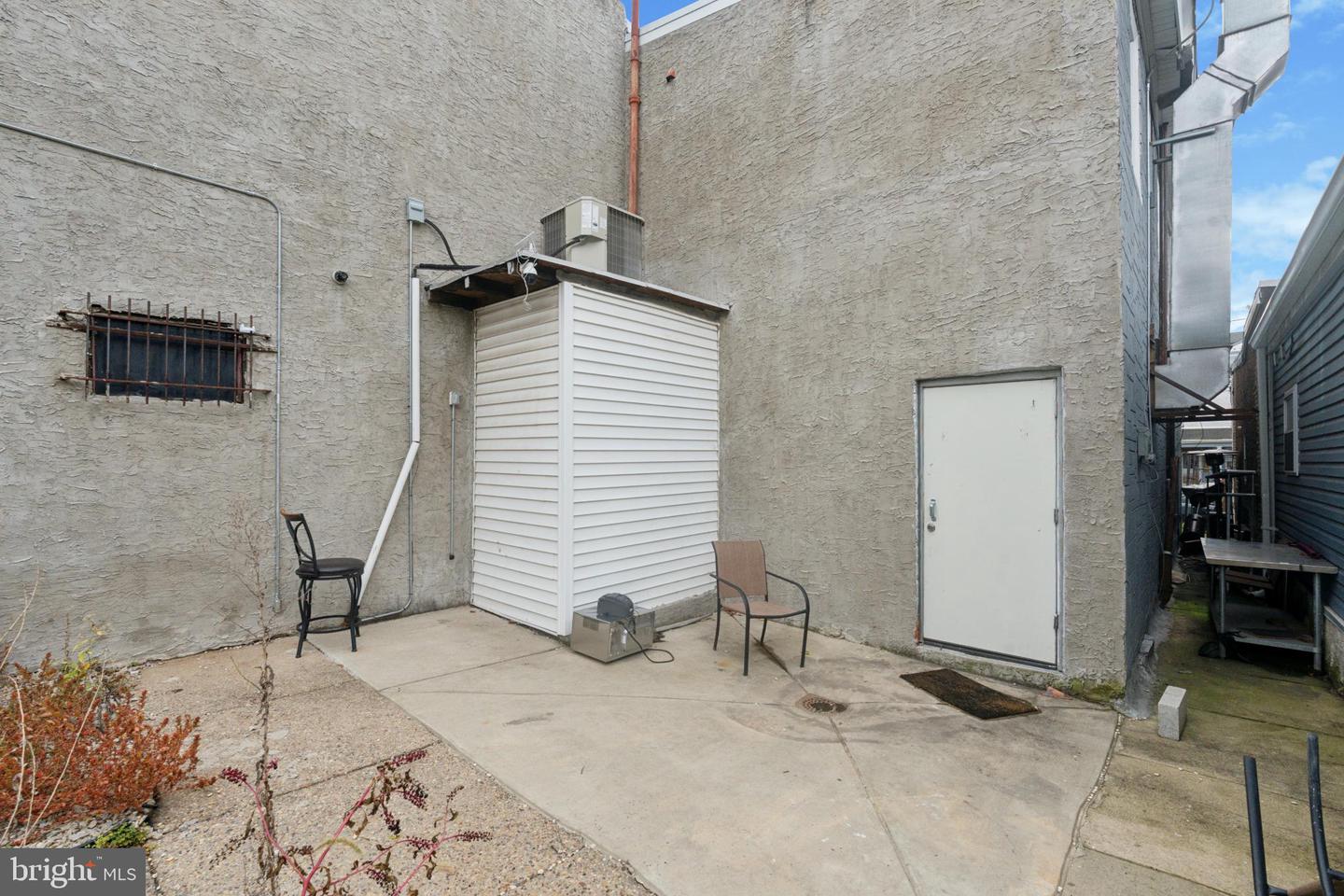 4742 Richmond St Property Photo 24