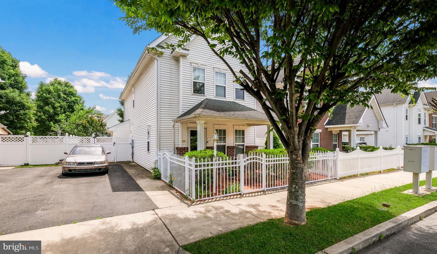 1811 N Franklin St Property Photo 3