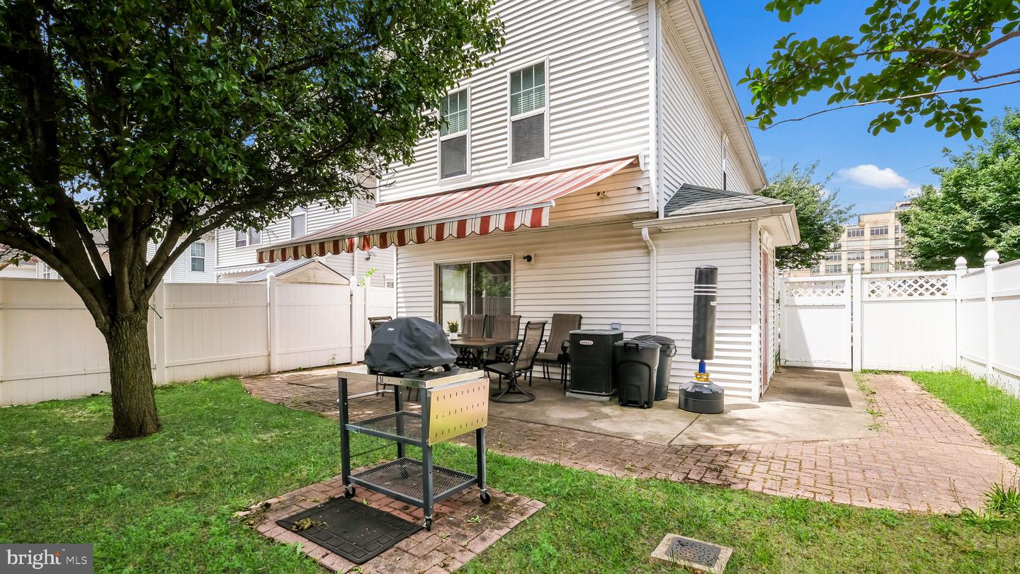 1811 N Franklin St Property Photo 28