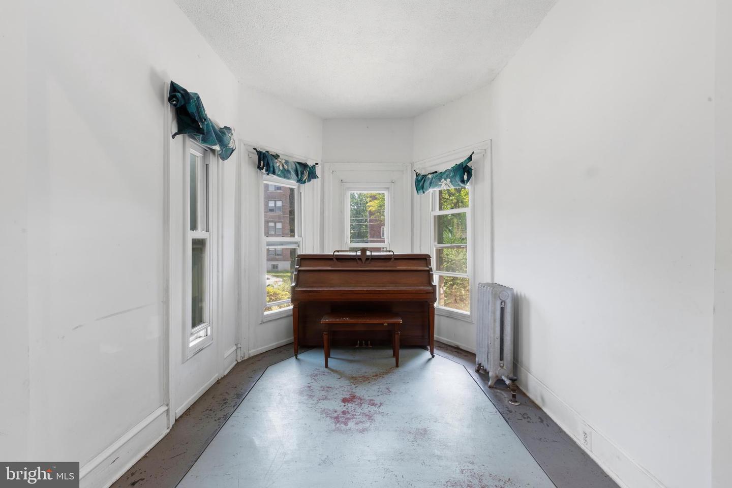 6211 Wayne Ave Property Photo 15