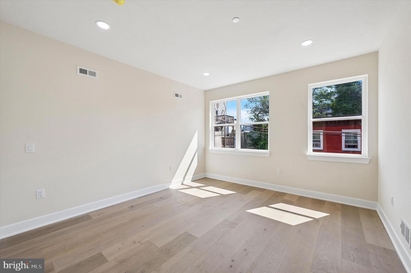 636 N Shedwick St Property Photo 19