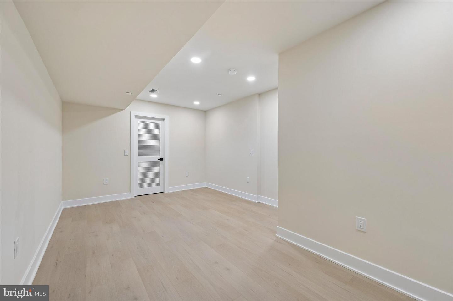 636 N Shedwick St Property Photo 31