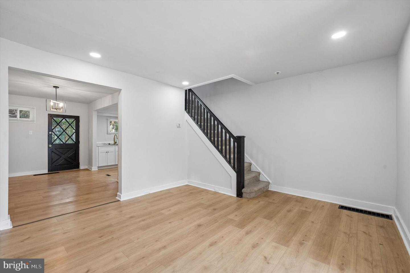 2615 S Hobson St Property Photo 3