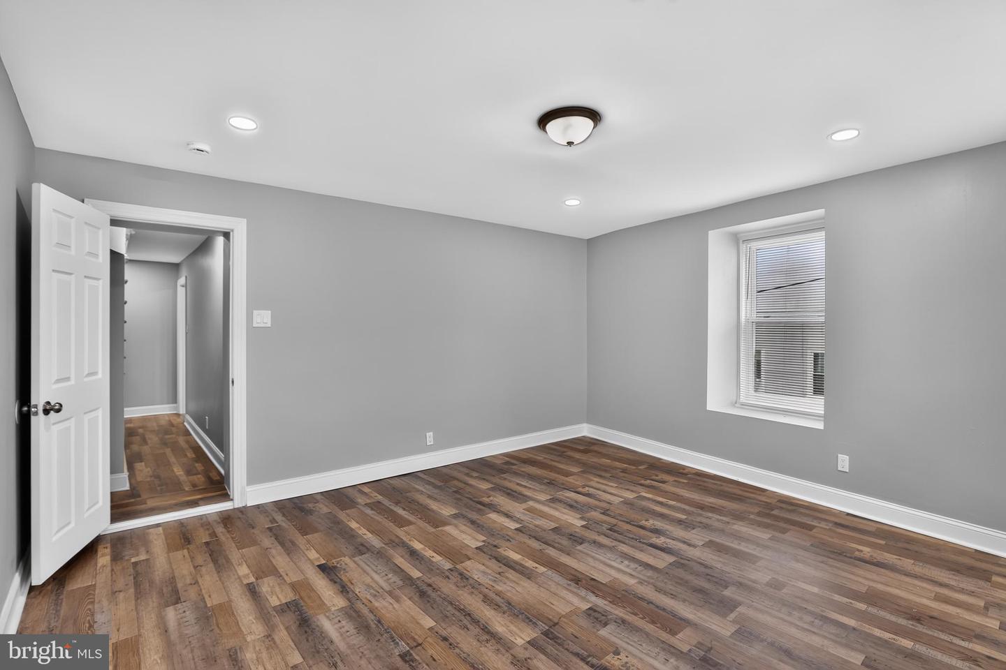 182 Dupont St Property Photo 8