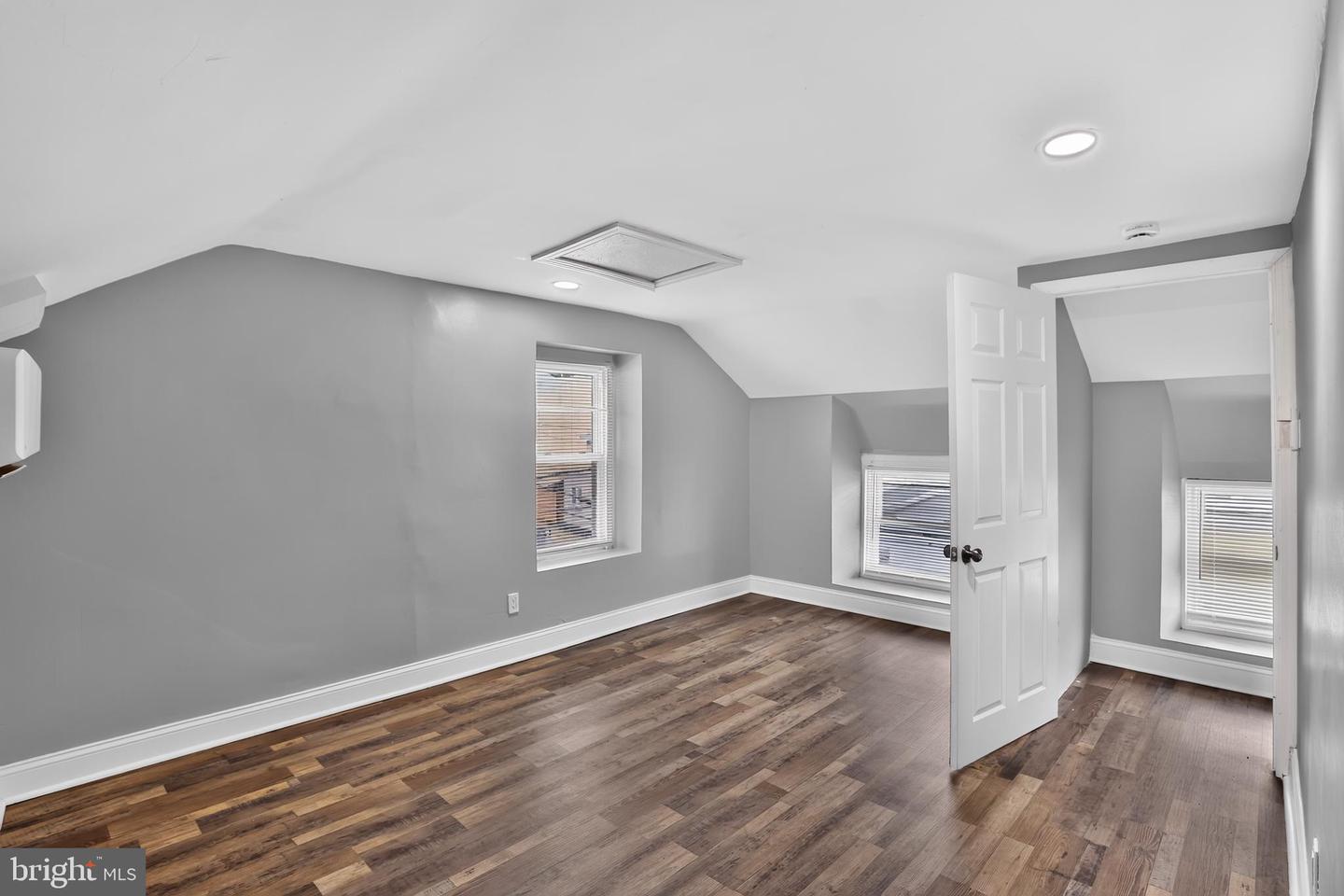 182 Dupont St Property Photo 11