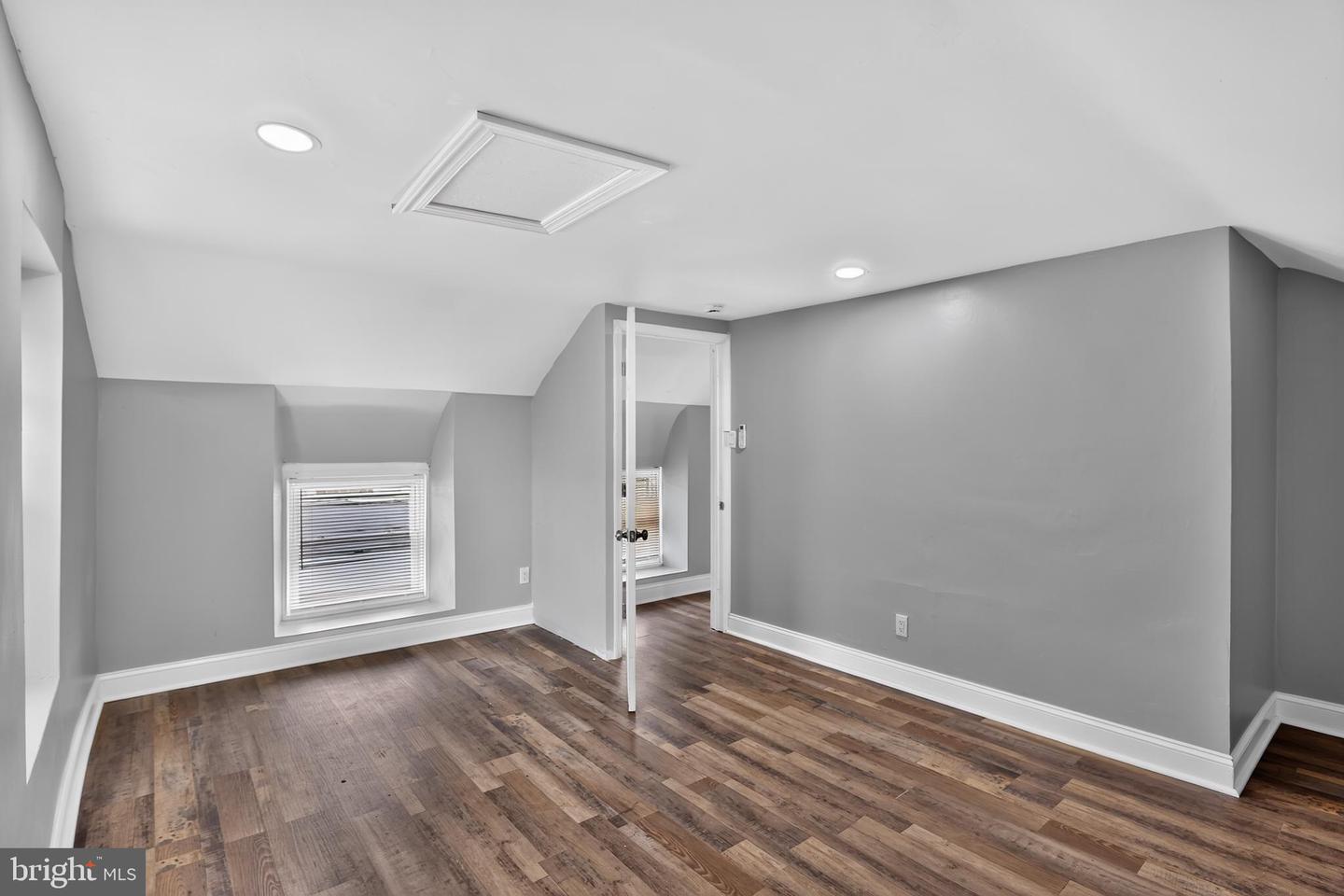 182 Dupont St Property Photo 12