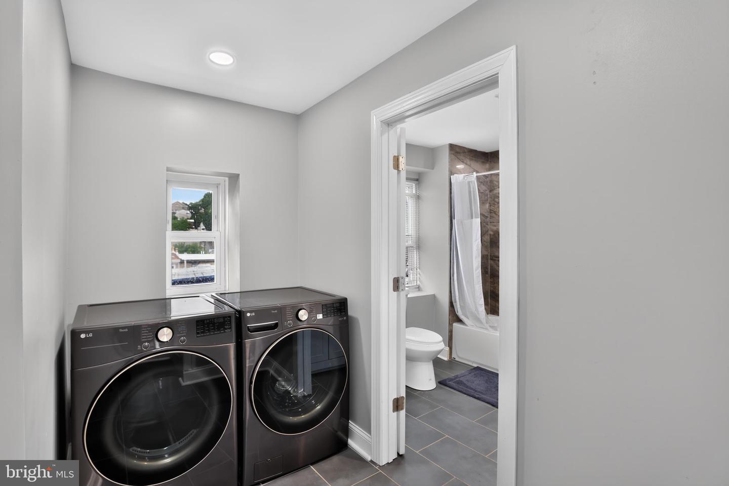 182 Dupont St Property Photo 19