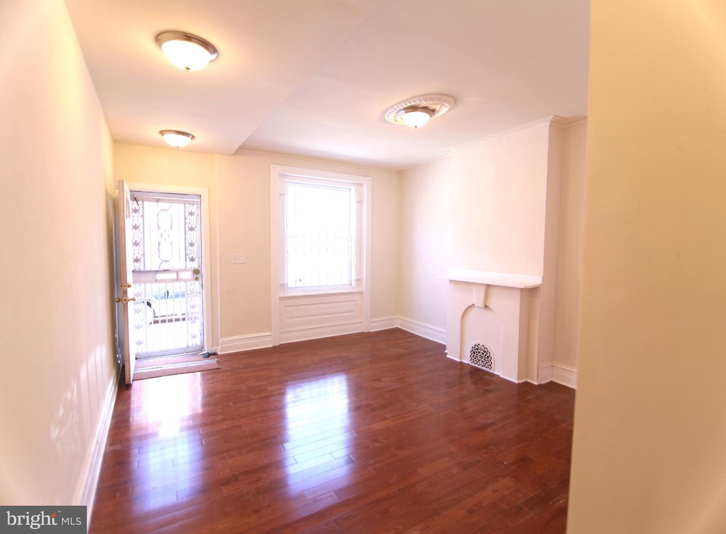 1530 FONTAIN ST Property Photo 1