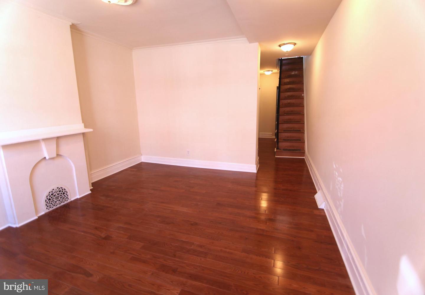 1530 Fontain St Property Photo 3