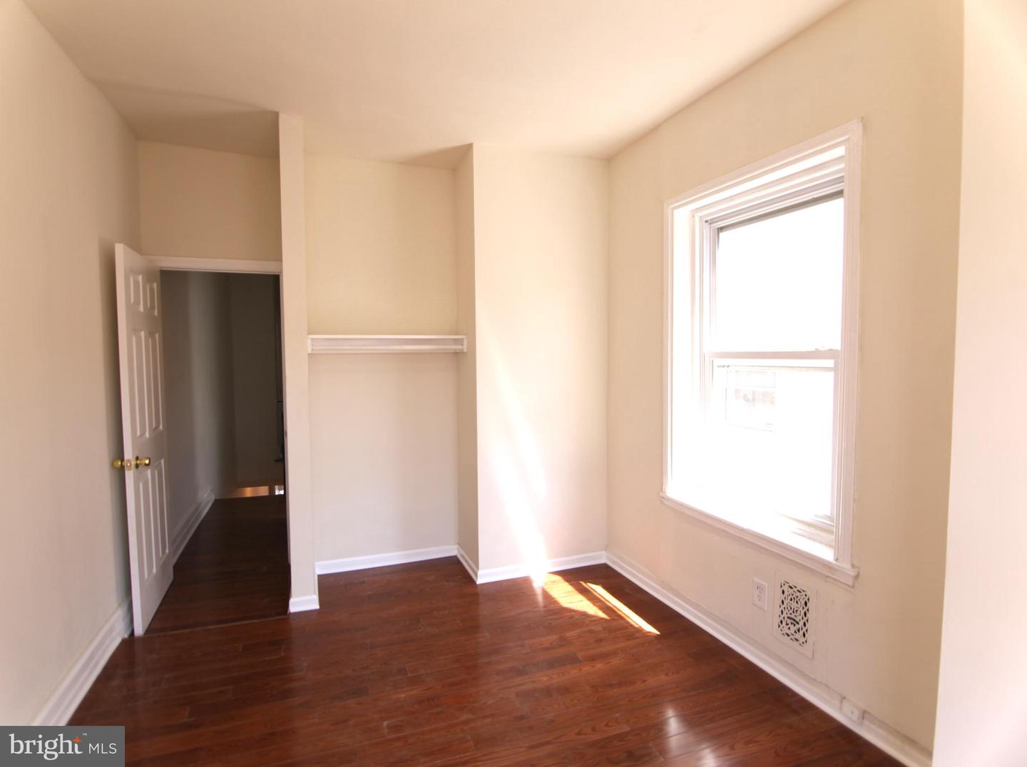 1530 Fontain St Property Photo 6